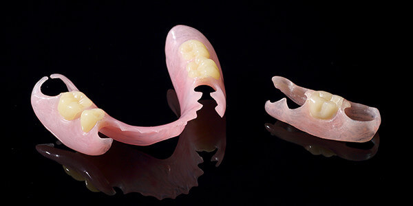 エステショット義歯とは